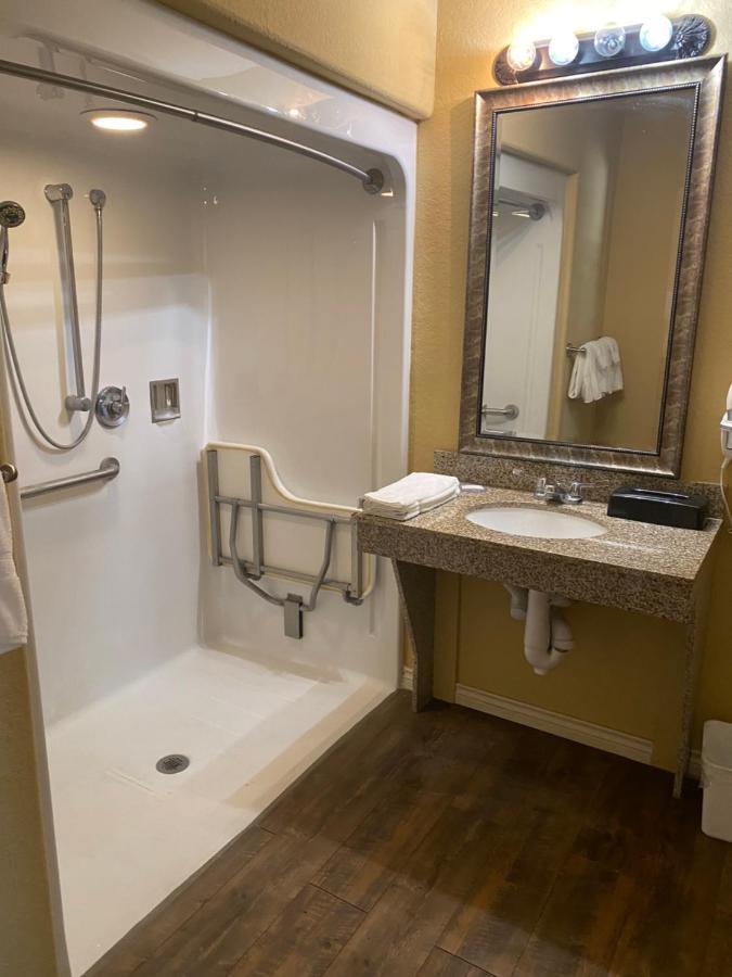 Southern Inns And Suites Now Offering Rv Spaces For Rent Yorktown エクステリア 写真